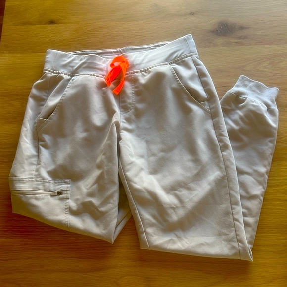 FIGS Limited Edition Scrubs - Picture 2 of 4